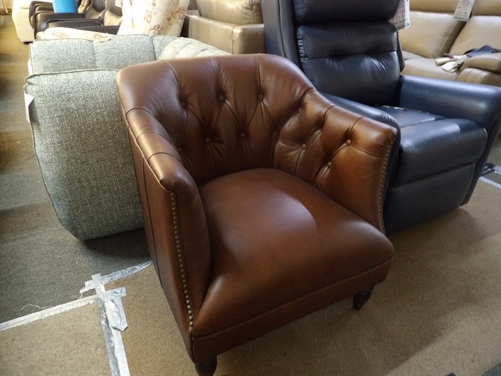 Tan Leather Buttoned Tub Chair